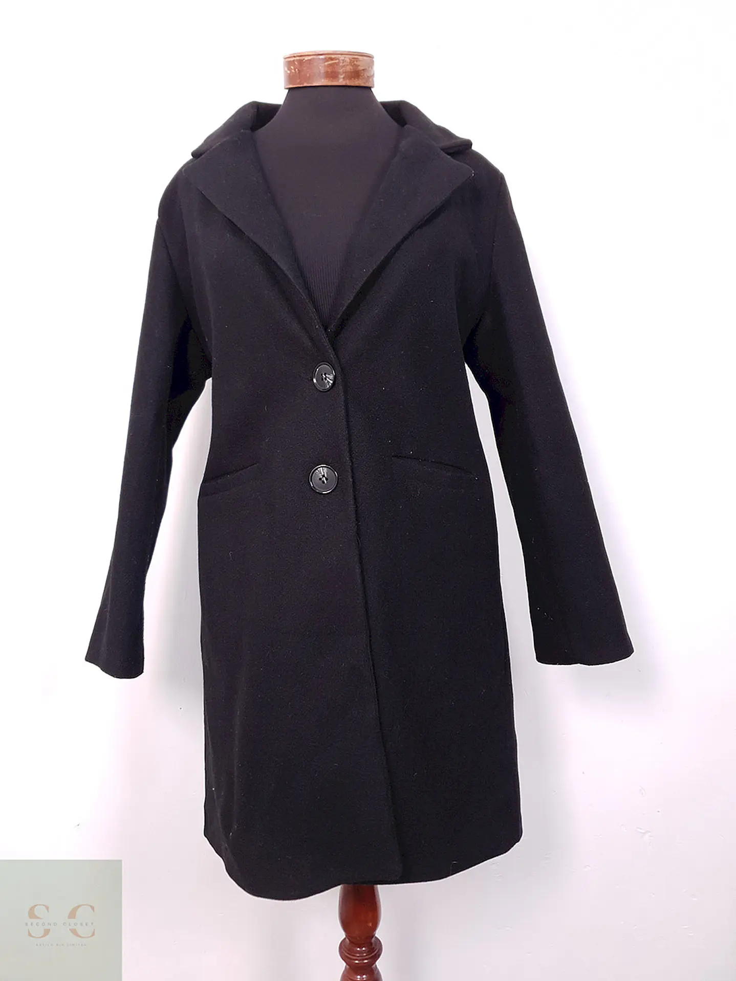 Abrigo Negro Liso Básico - Talla L 1
