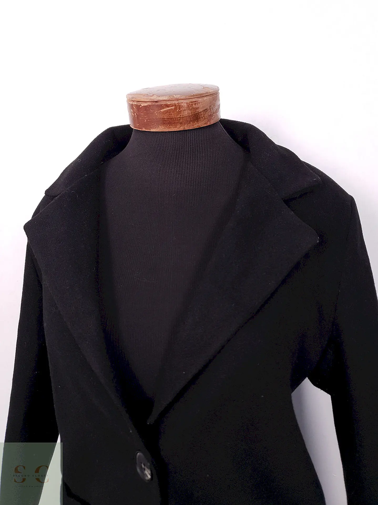 Abrigo Negro Liso Básico - Talla L 4