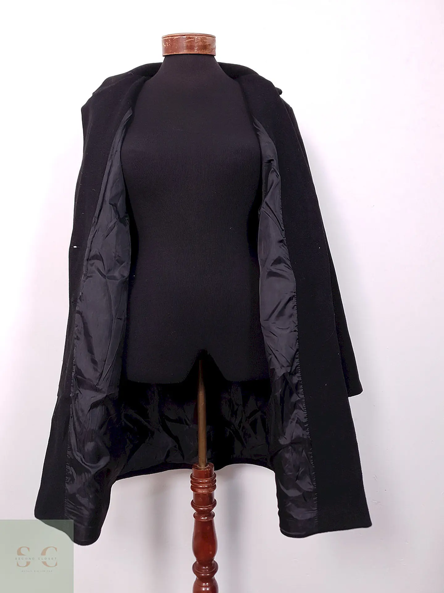 Abrigo Negro Liso Básico - Talla L 6