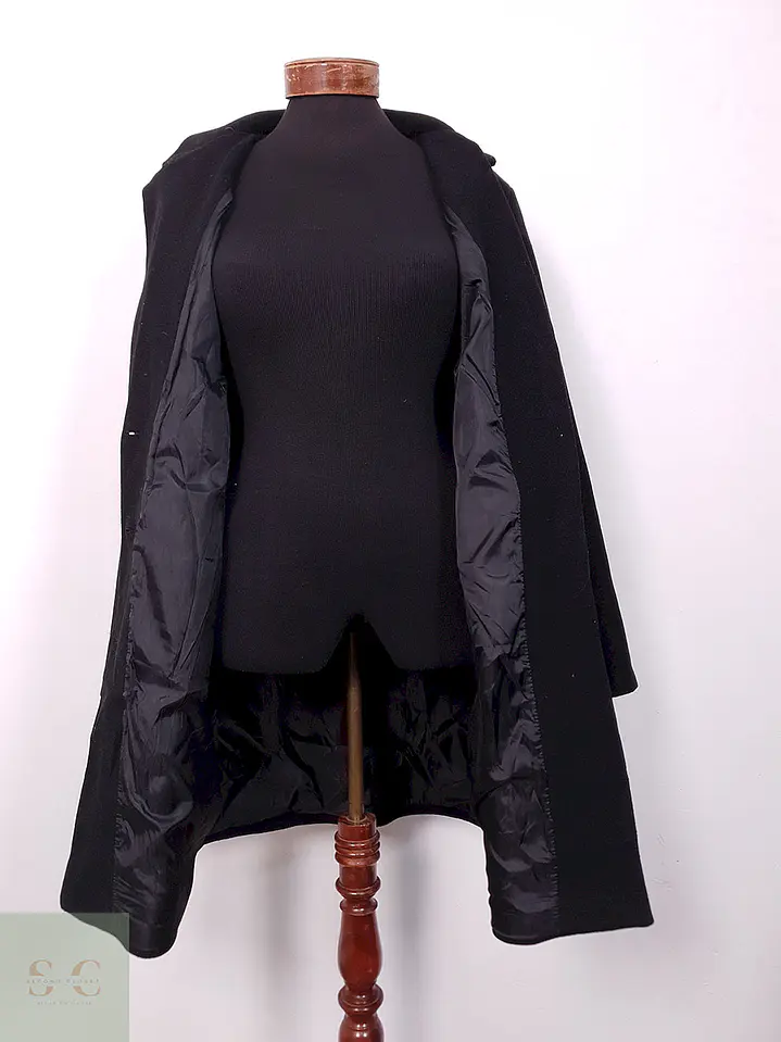 Abrigo Negro Liso Básico - Talla L 6
