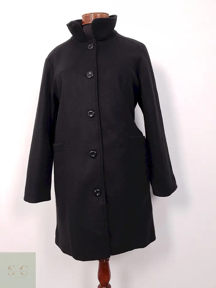 Abrigo Negro Básico - Talla L 1