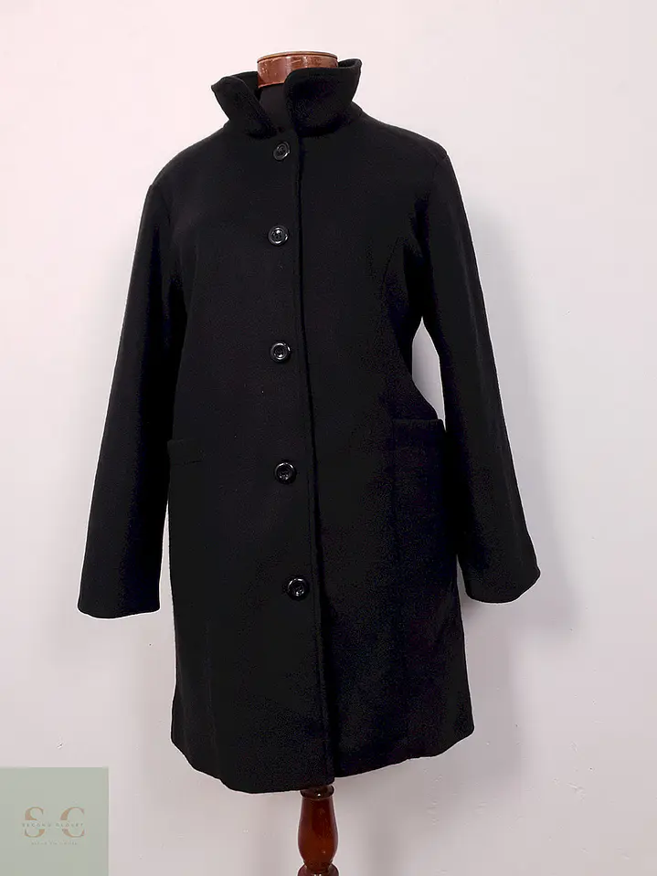 Abrigo Negro Básico - Talla L 2