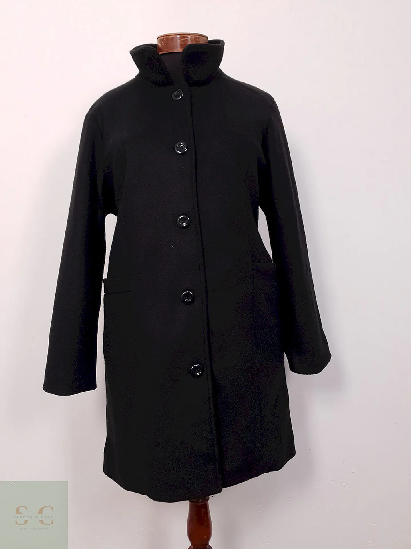 Abrigo Negro Básico - Talla L 3