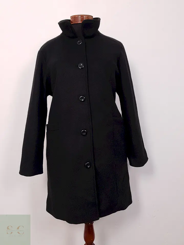 Abrigo Negro Básico - Talla L 3