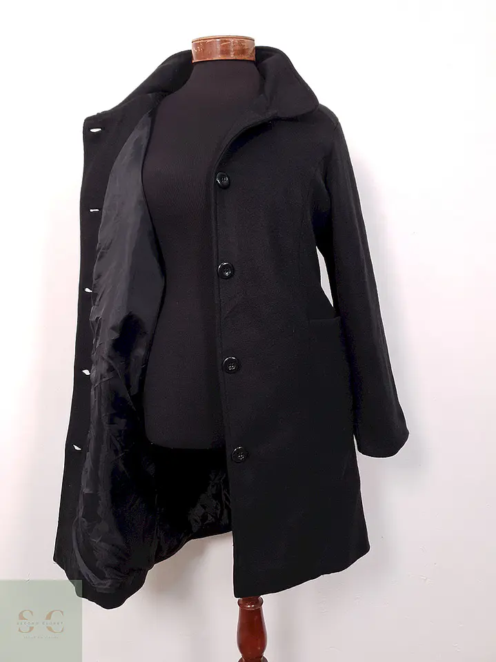 Abrigo Negro Básico - Talla L 4