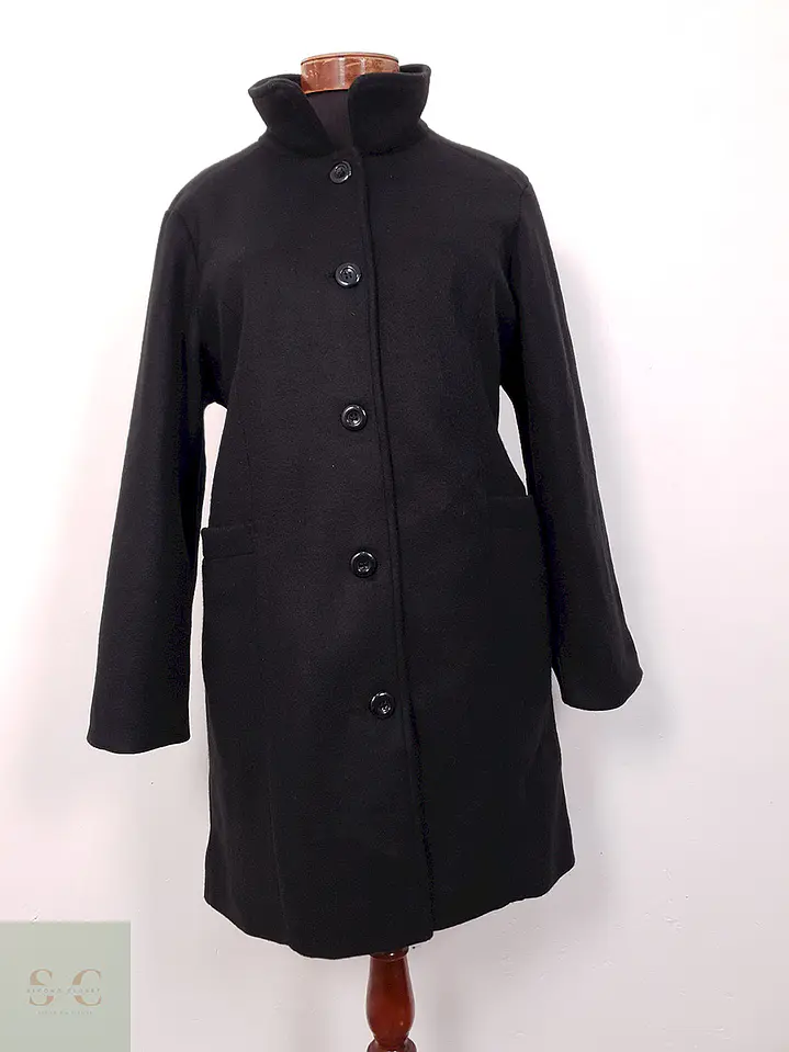 Abrigo Negro Básico - Talla L 5