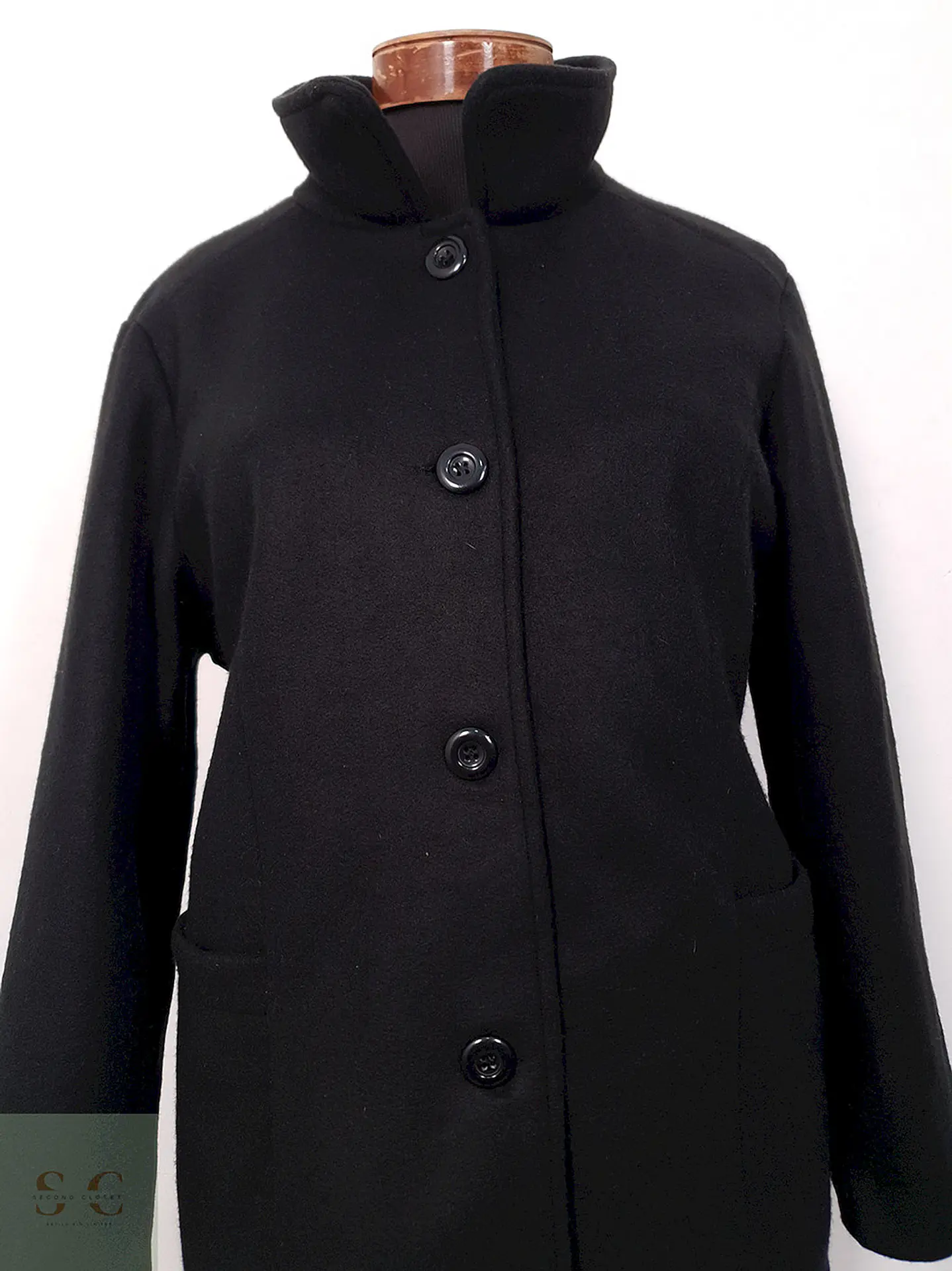 Abrigo Negro Básico - Talla L 6