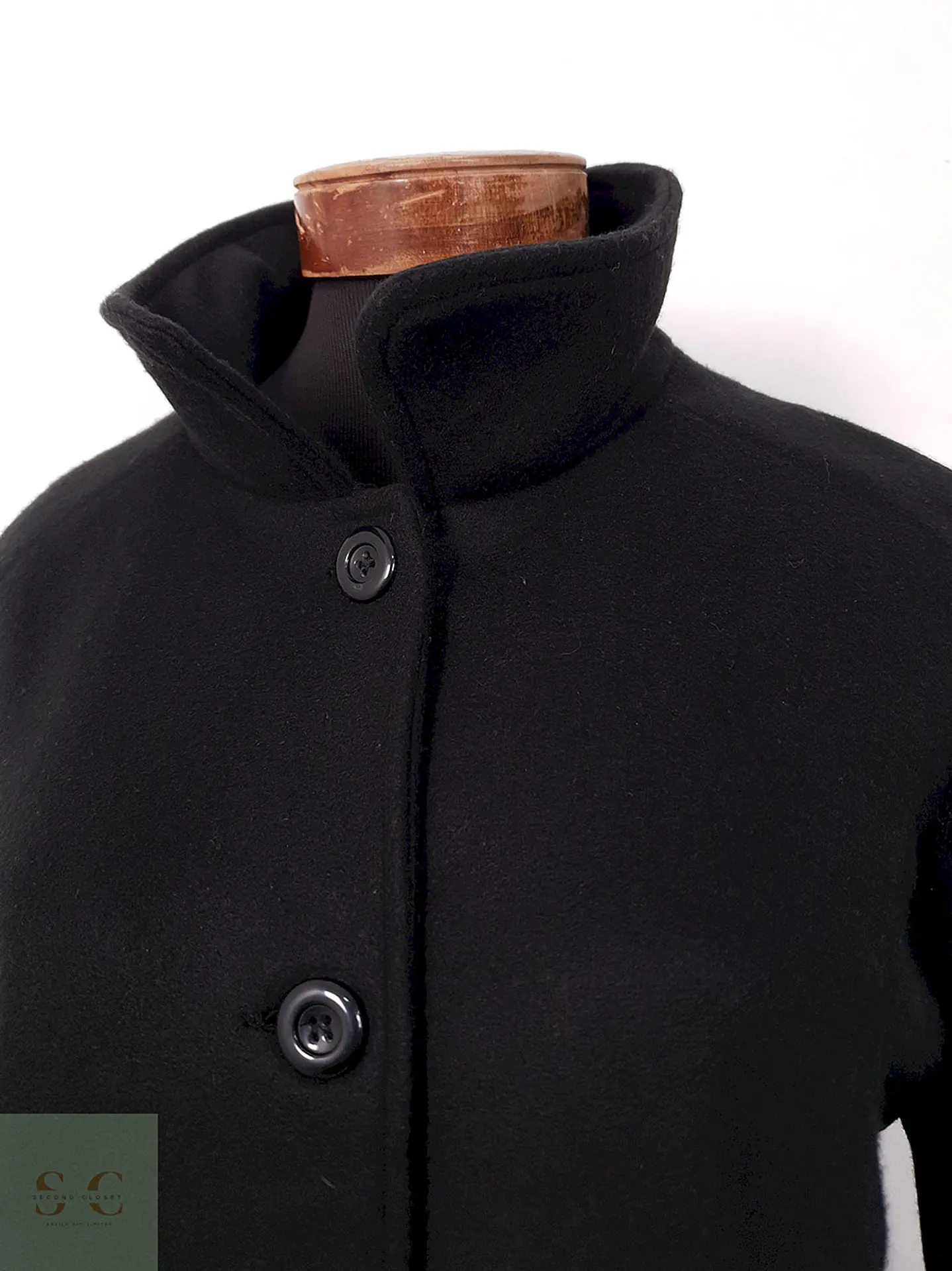 Abrigo Negro Básico - Talla L 7