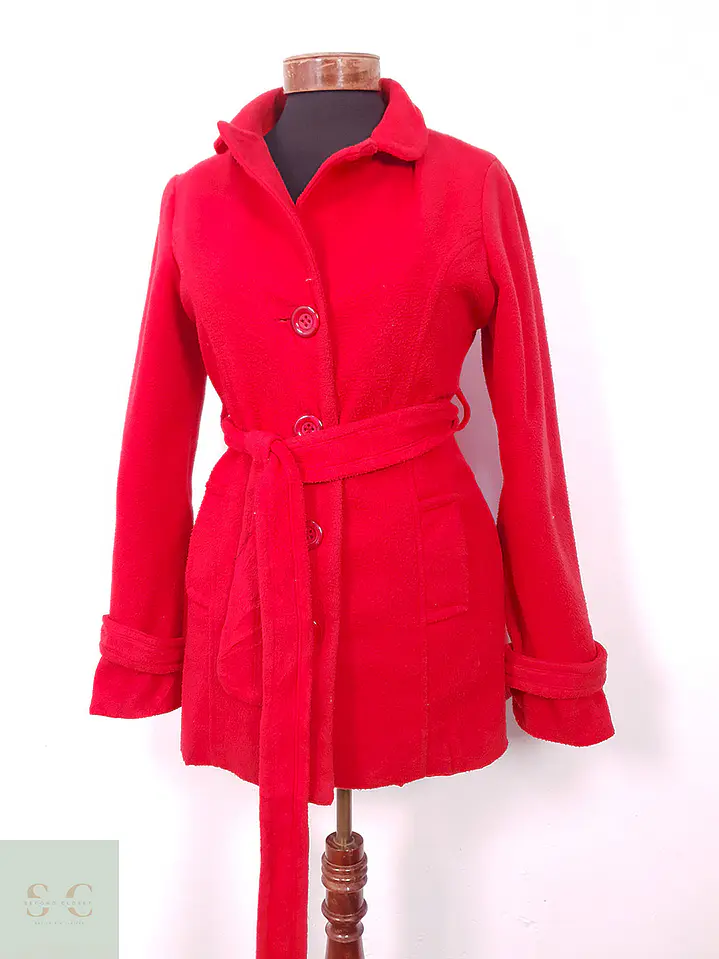 Abrigo Mujer Rojo con Cinturón Clásico – TALLA S 2