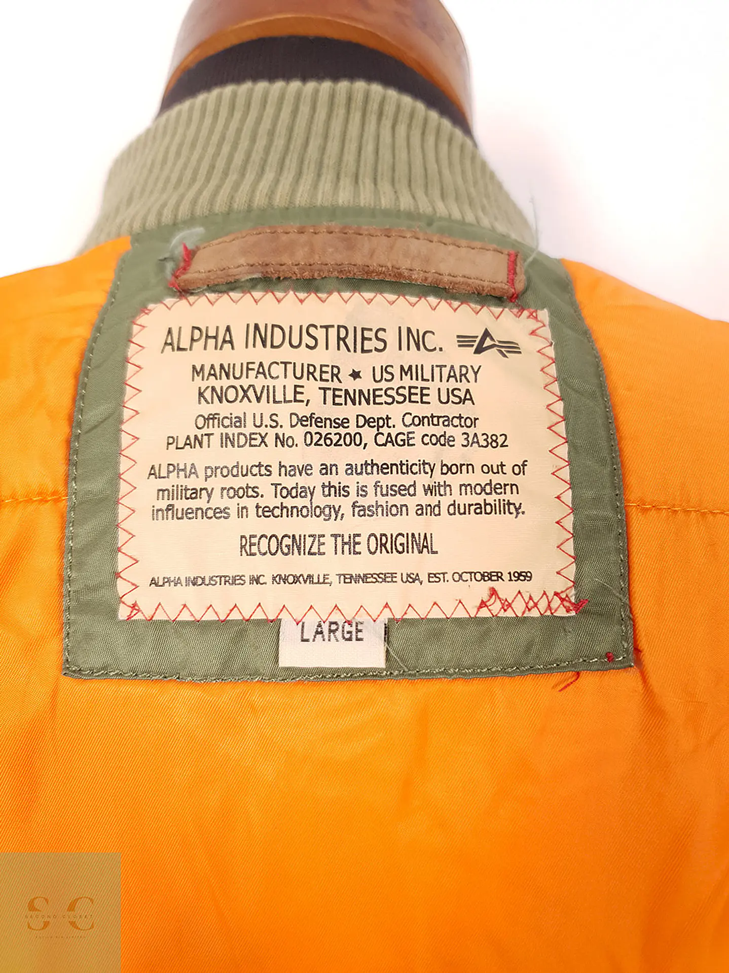 Bomber Alpha Industries Verde Militar - Talla M 11