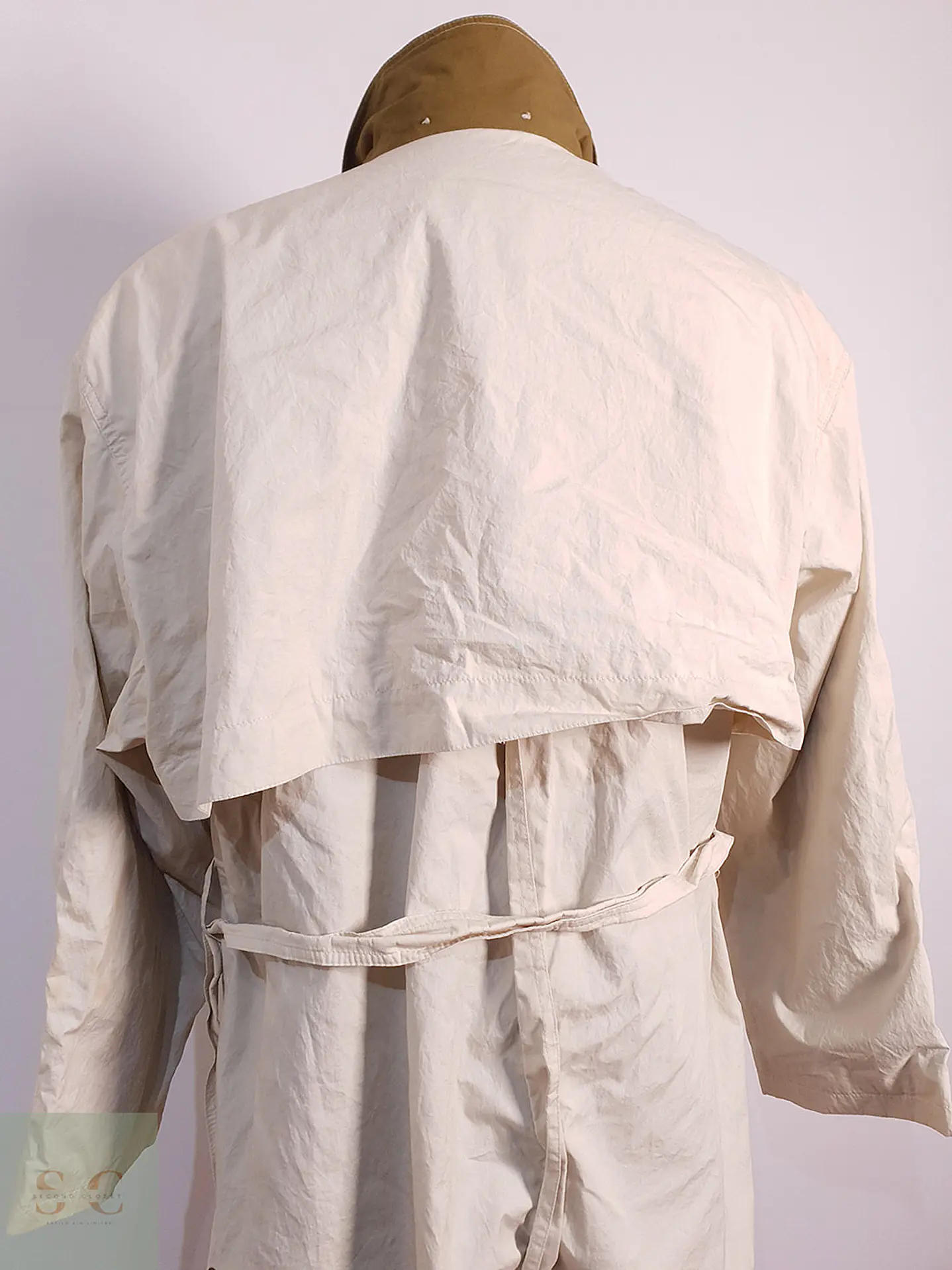 Trench Commander con Cinturón Beige Grisáceo - Talla 4XL 16