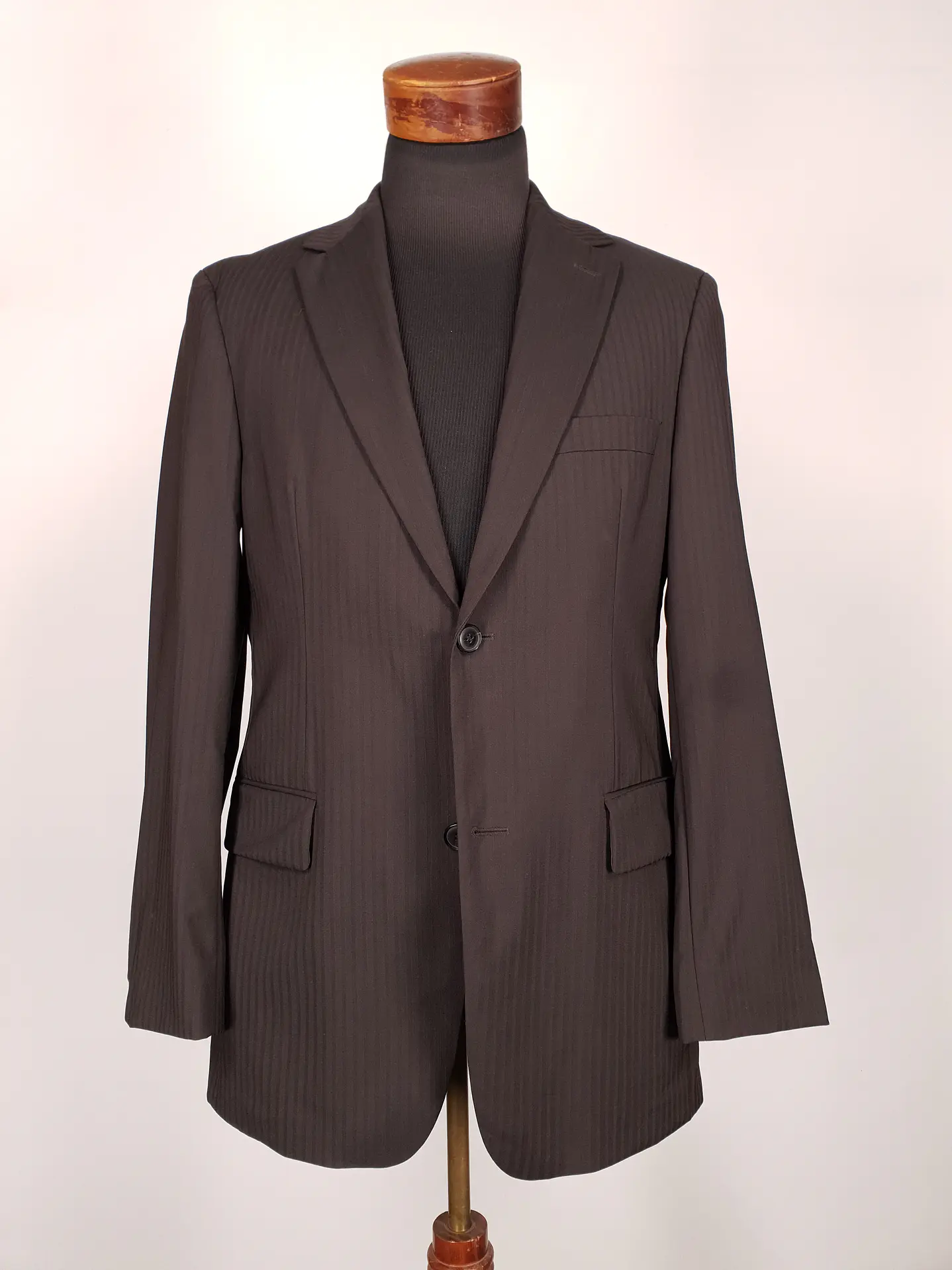 Blazer Hugo Boss Café Rayas – Lanificio F.lli Cerruti 120's – 100% Lana Virgen – Talla SM 3