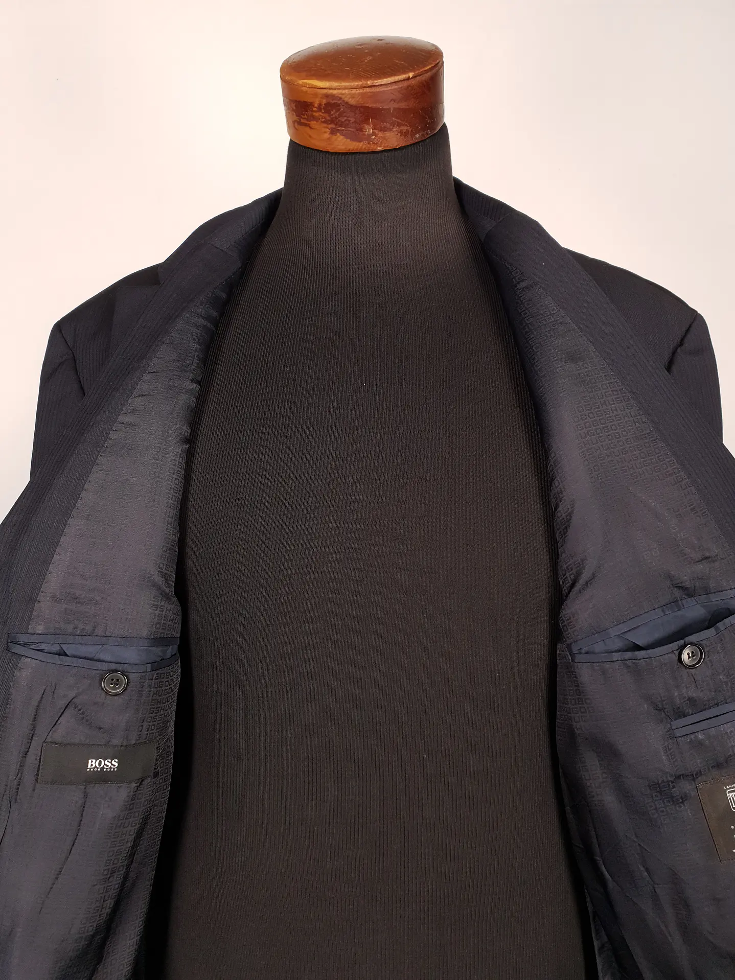 Blazer Hugo Boss Azul Negro Rayas – Tessitura Biella – 100% Lana Virgen – Talla XL 11