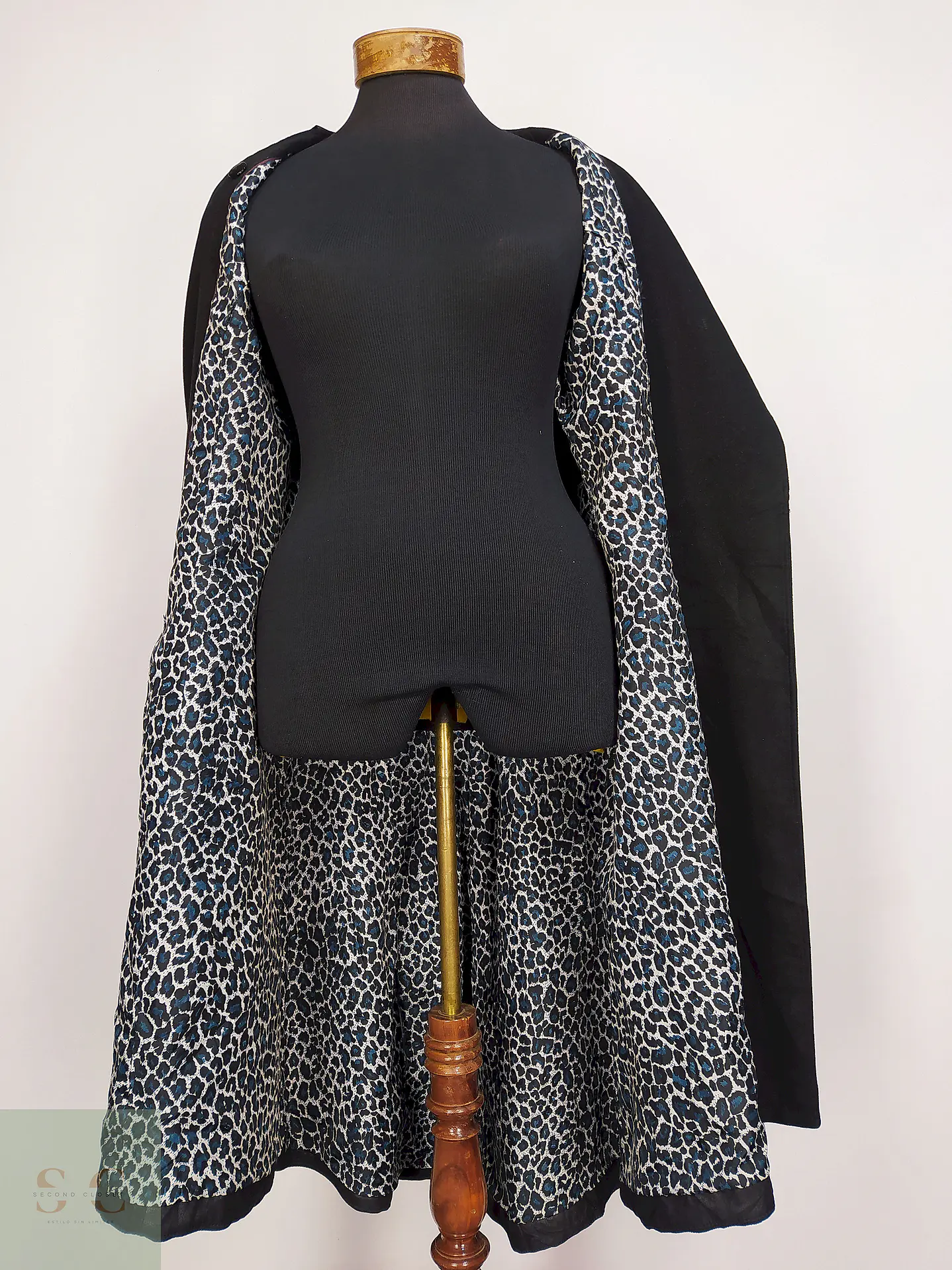 Abrigo Negro Nihan Talla 40 M 12