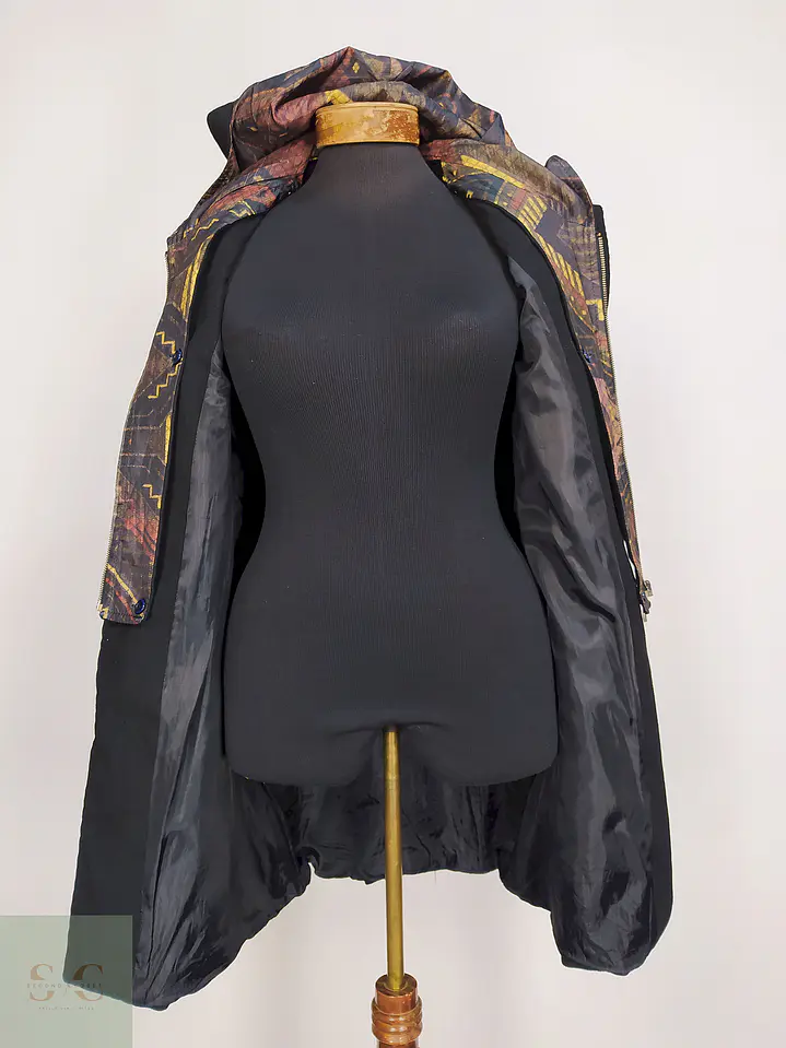 Abrigo Oyku Negro con Gorro Desmontable Talla 40 M 9