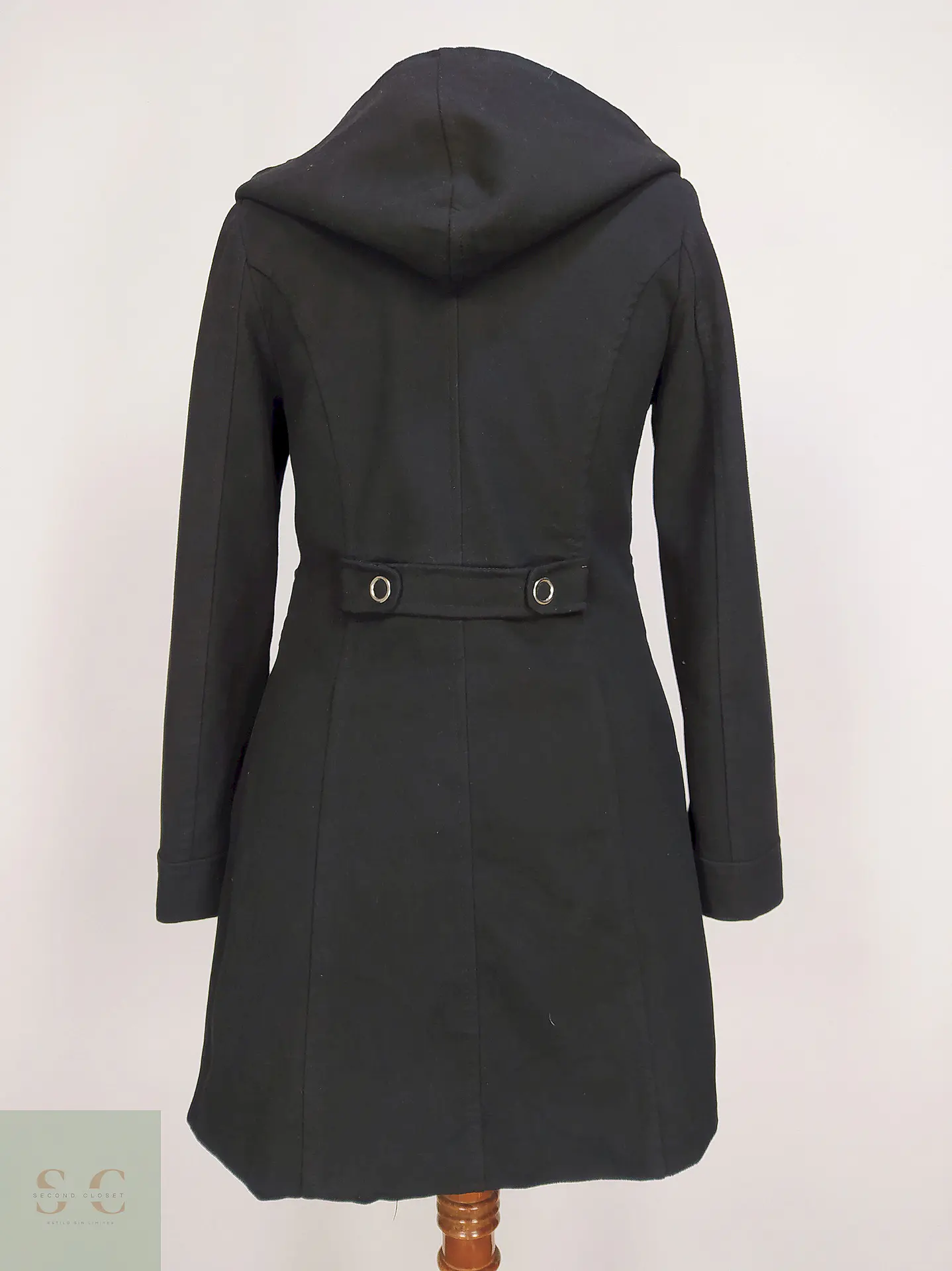 Abrigo Oyku Negro con Gorro Desmontable Talla 40 M 11