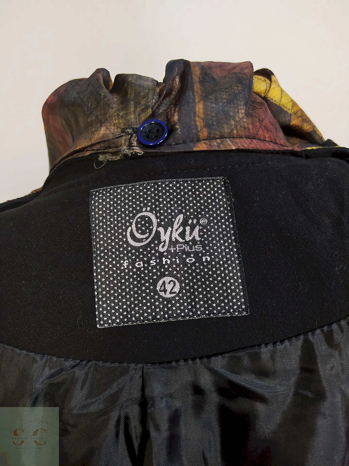 Abrigo Oyku Negro con Gorro Desmontable Talla 40 M 12