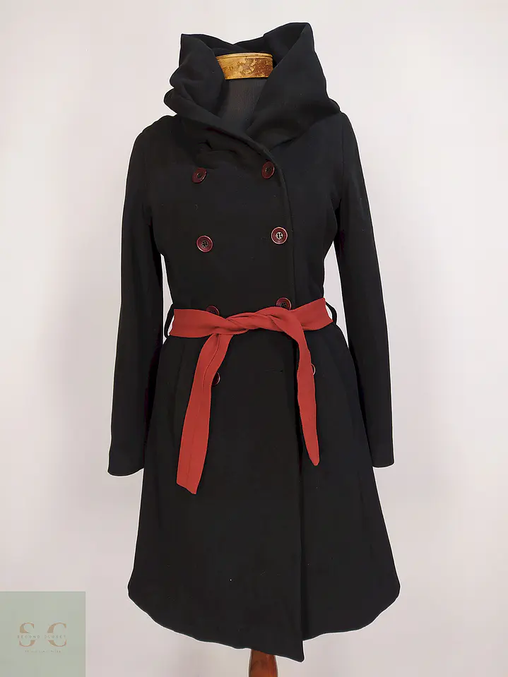 Abrigo London Negro con Gorro y Cinto Rojo Talla 40 M 1