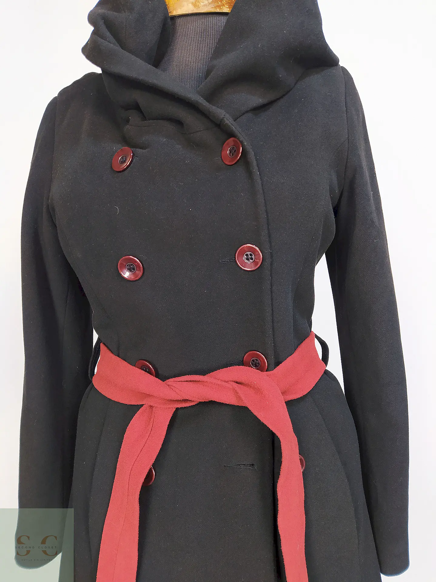 Abrigo London Negro con Gorro y Cinto Rojo Talla 40 M 5