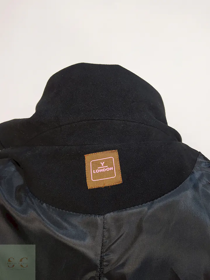 Abrigo London Negro con Gorro y Cinto Rojo Talla 40 M 9