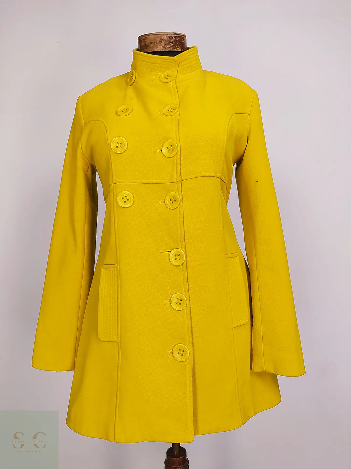Abrigo Muzo Clup Amarillo Talla 40 M 1