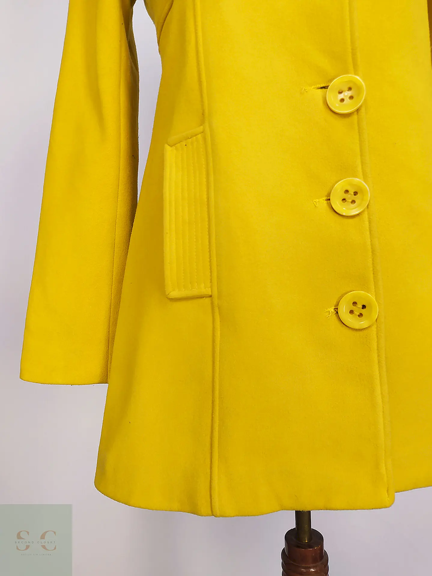 Abrigo Muzo Clup Amarillo Talla 40 M 2