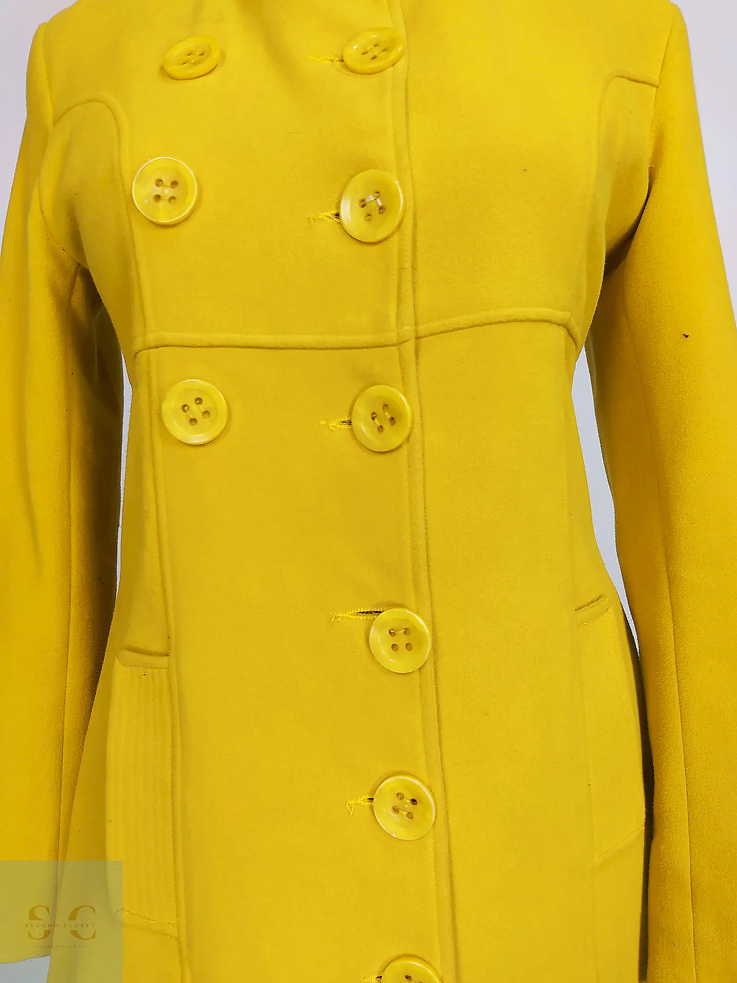 Abrigo Muzo Clup Amarillo Talla 40 M 4