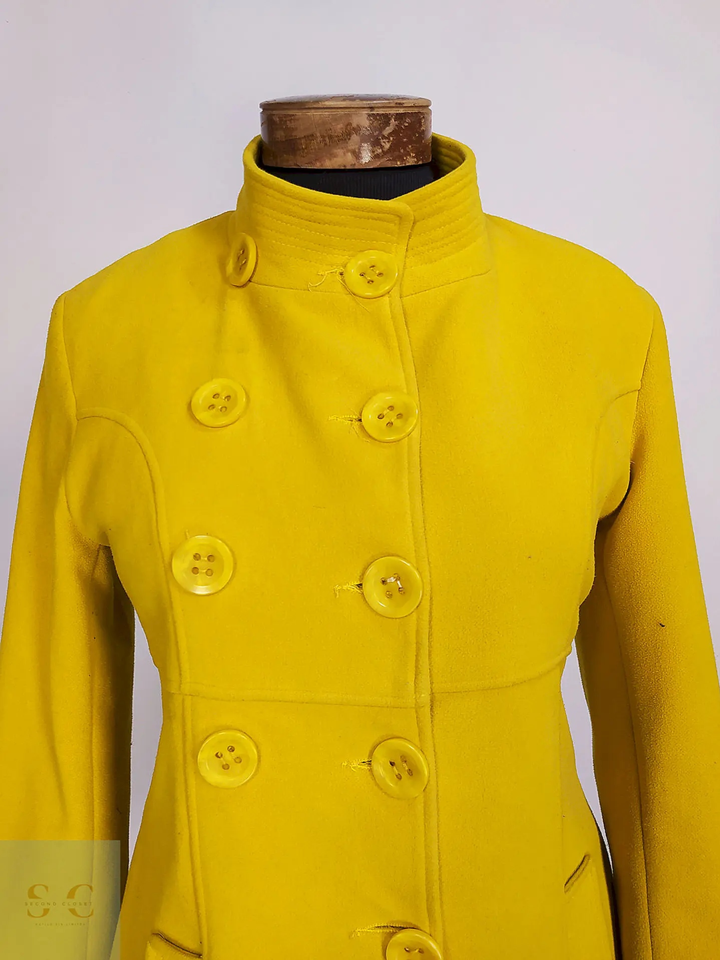 Abrigo Muzo Clup Amarillo Talla 40 M 5