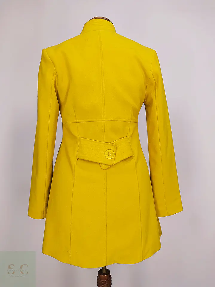 Abrigo Muzo Clup Amarillo Talla 40 M 8