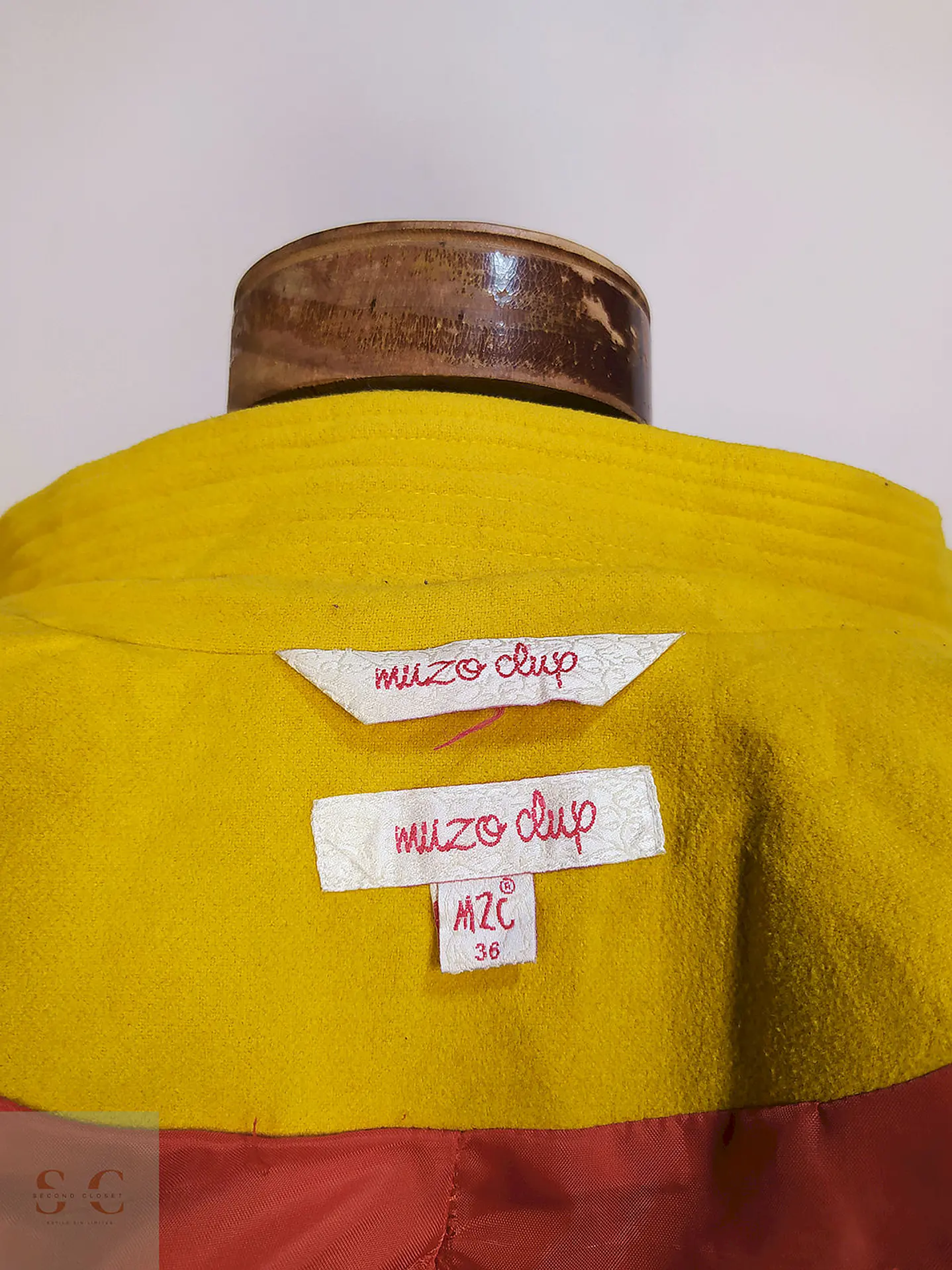 Abrigo Muzo Clup Amarillo Talla 40 M 9