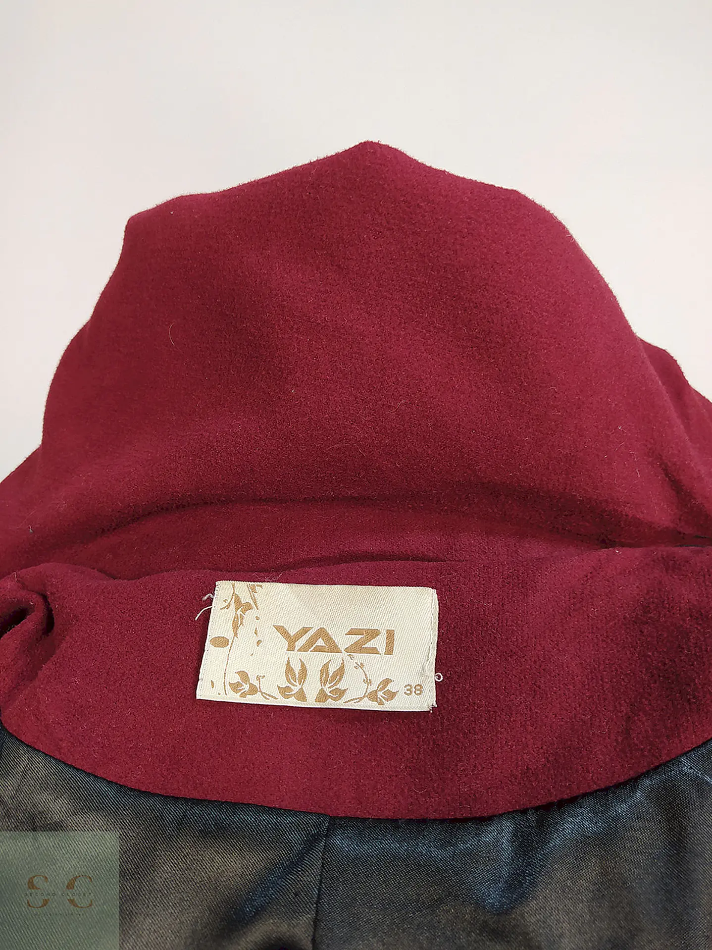 Abrigo Yazi Burdeos con Gorro Talla 40 M 9