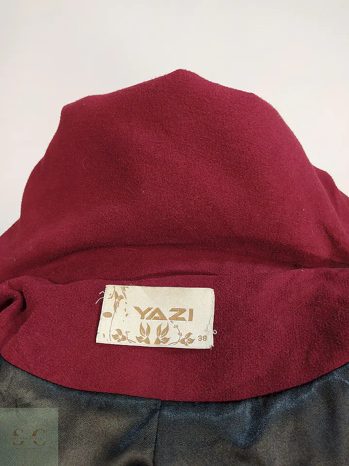 Abrigo Yazi Burdeos con Gorro Talla 40 M 9