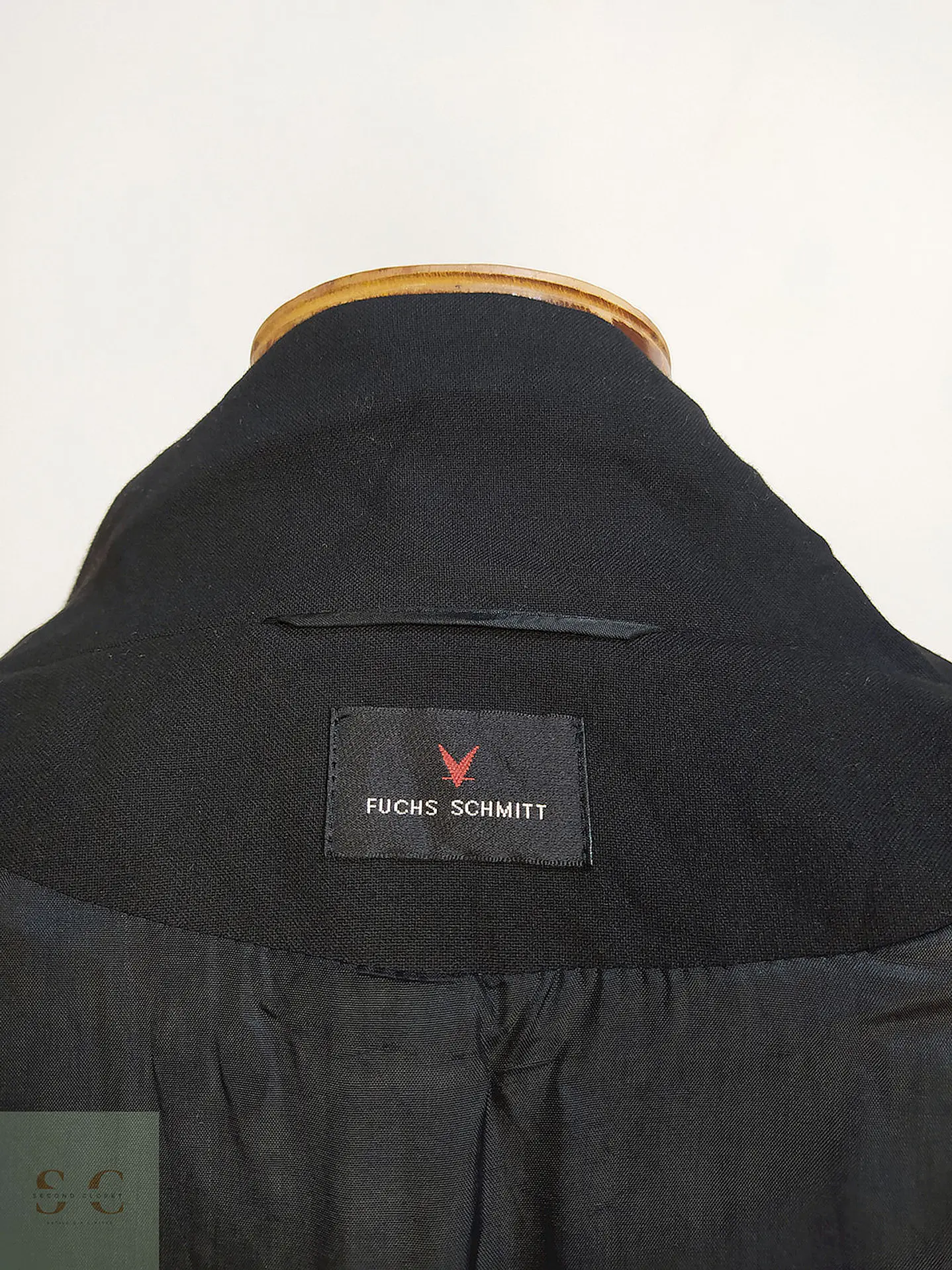 Abrigo Negro Fuchs Schmitt – Talla XL 7