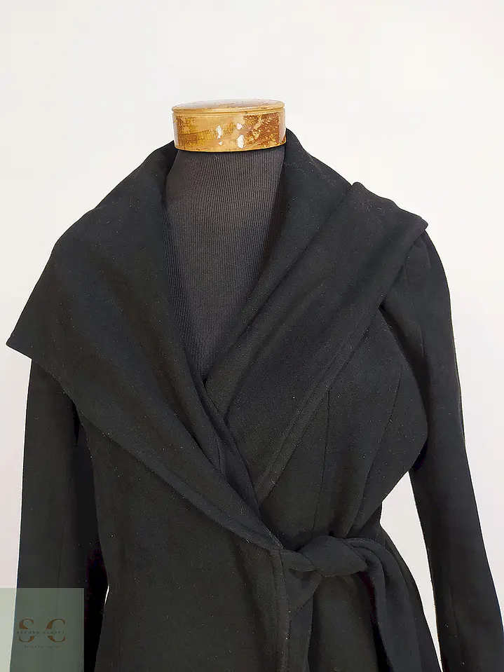 Abrigo Ekol Negro con Cinturón y Gorro Talla LXL 2