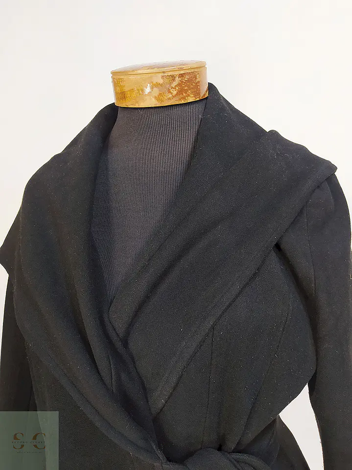 Abrigo Ekol Negro con Cinturón y Gorro Talla LXL 3