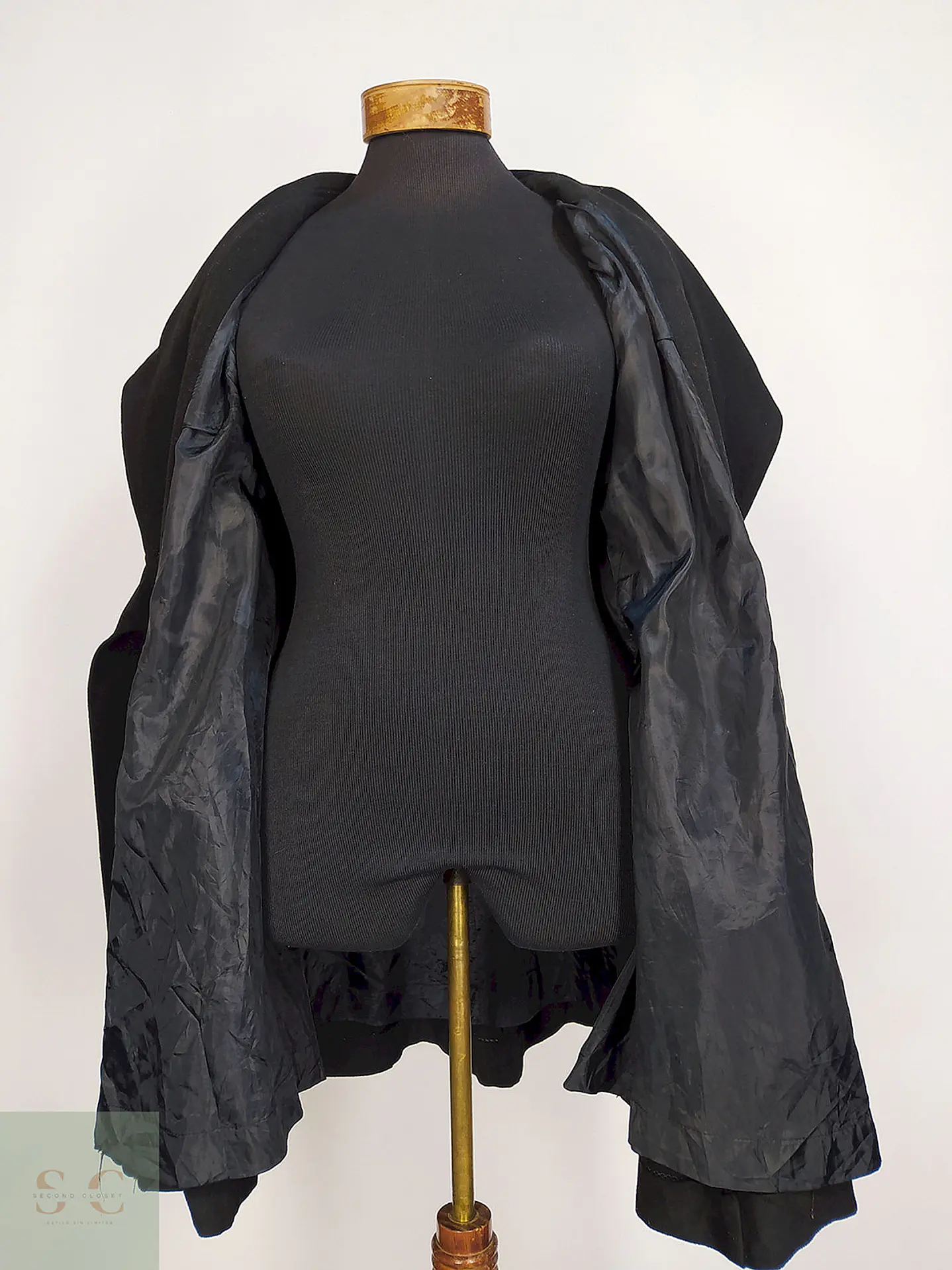 Abrigo Ekol Negro con Cinturón y Gorro Talla LXL 6