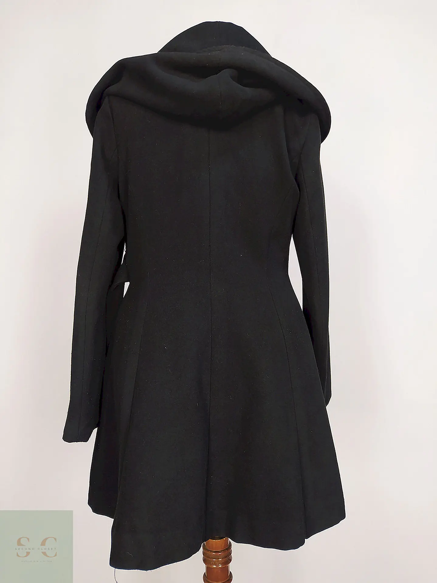 Abrigo Ekol Negro con Cinturón y Gorro Talla LXL 7