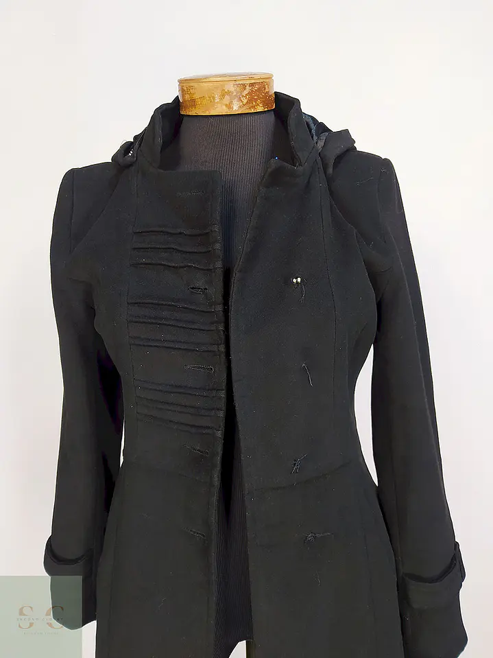 Chaquetón Malvin Negro con Gorro Talla XS 2