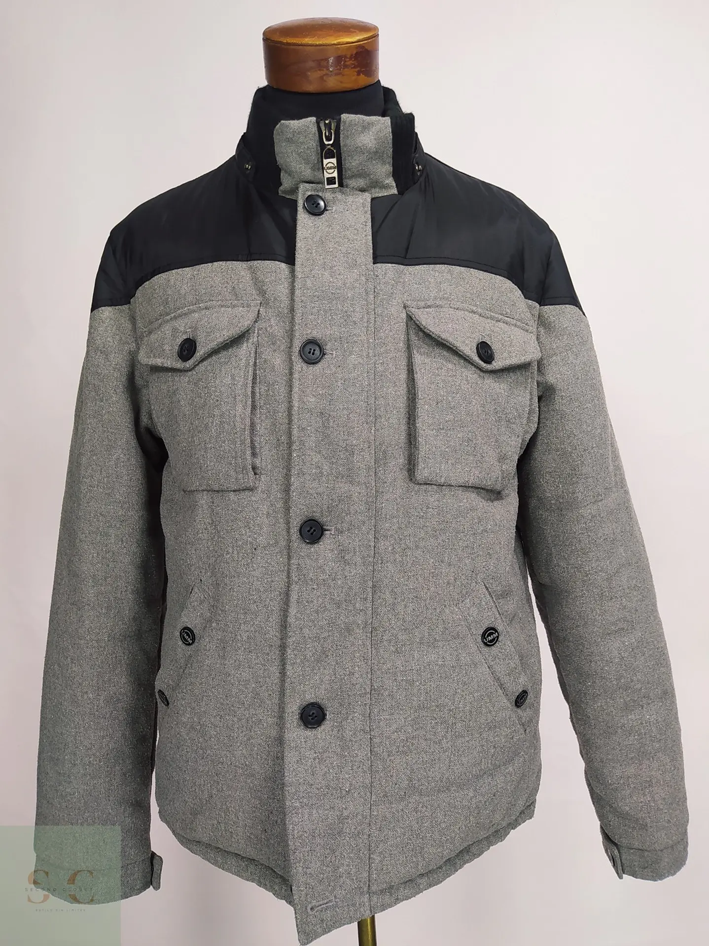Chaqueta Acolchada Combinada Gris y Negra UMM DJ Set Talla L 1