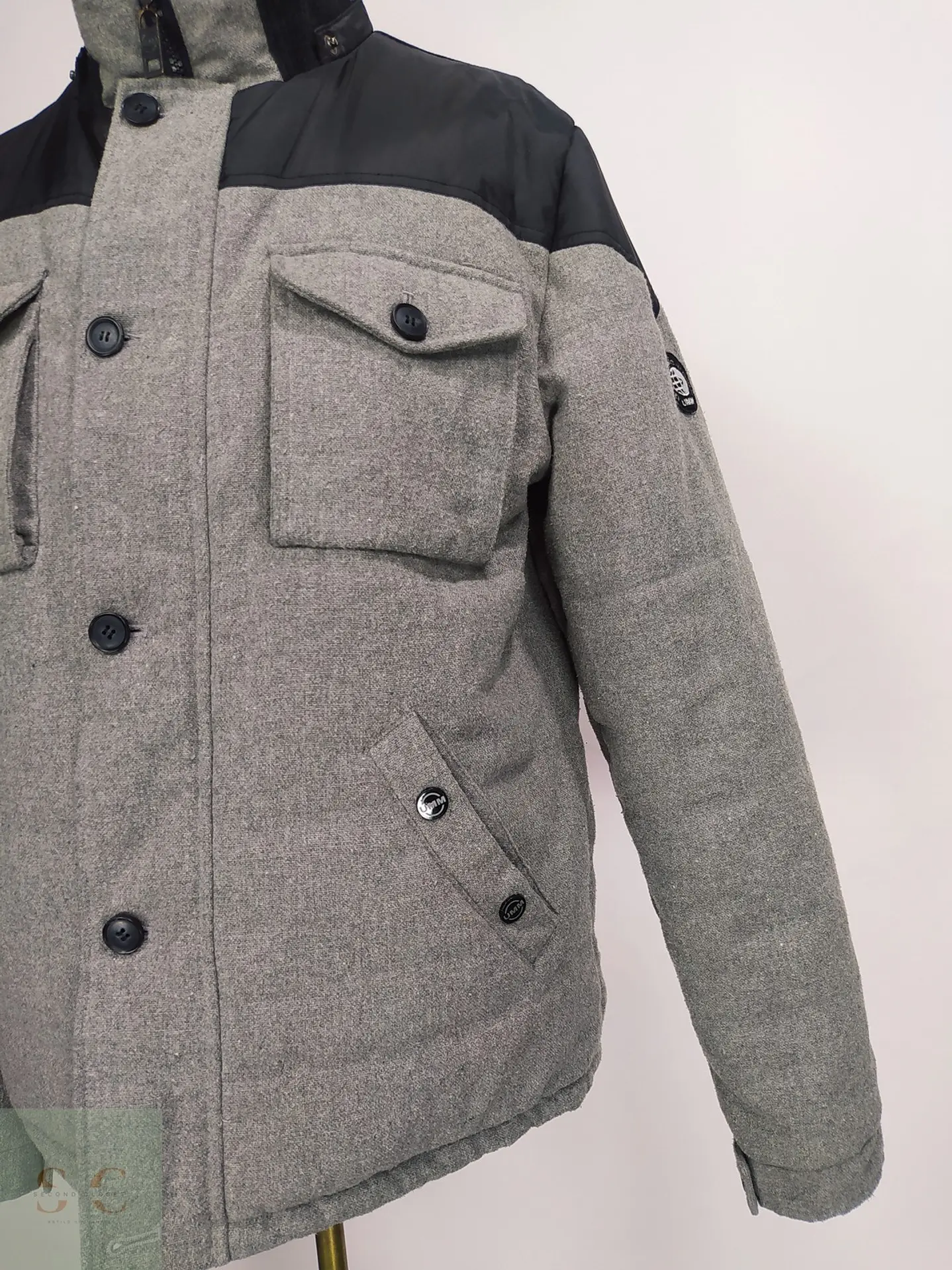 Chaqueta Acolchada Combinada Gris y Negra UMM DJ Set Talla L 2