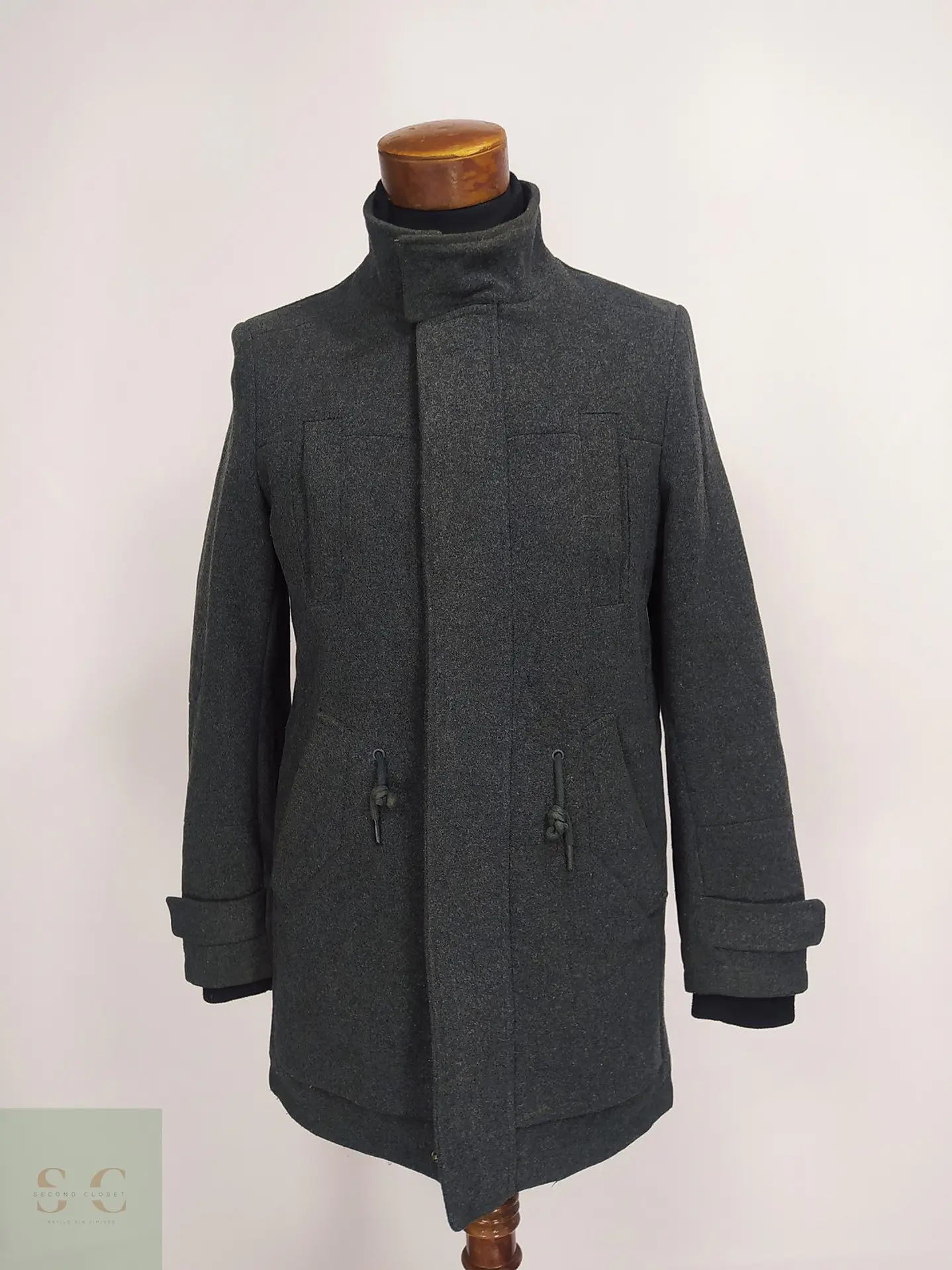 Abrigo Corto en Mezcla de Lana Gris Plomo con Cuello Alto Talla S 1
