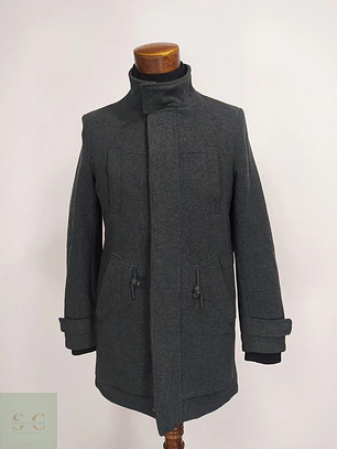 Abrigo Corto en Mezcla de Lana Gris Plomo con Cuello Alto Talla S