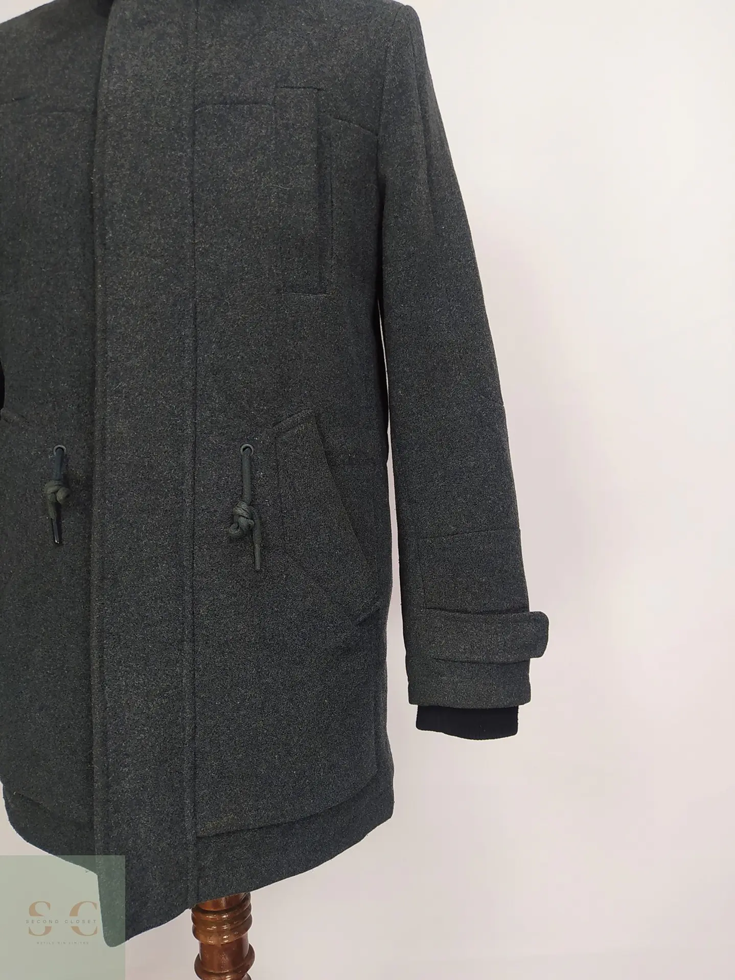 Abrigo Corto en Mezcla de Lana Gris Plomo con Cuello Alto Talla S 2