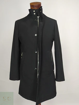 Abrigo Negro con Cuello Alto y Cierre Doble Zara Man Talla SM