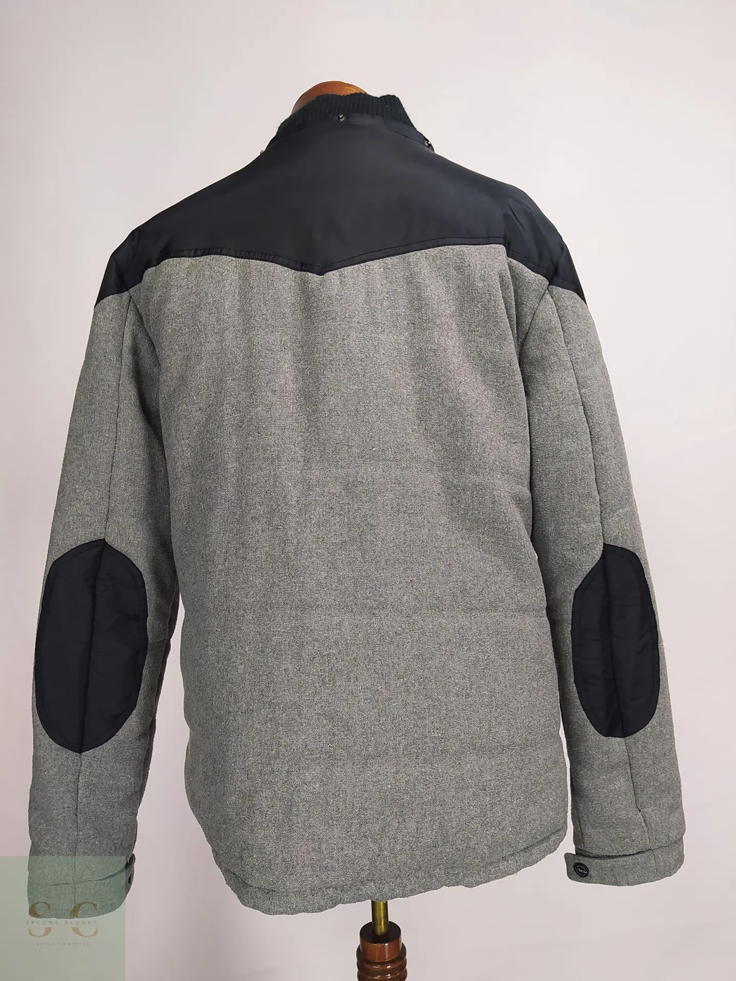 Chaqueta Acolchada Combinada Gris y Negra UMM DJ Set Talla L 9