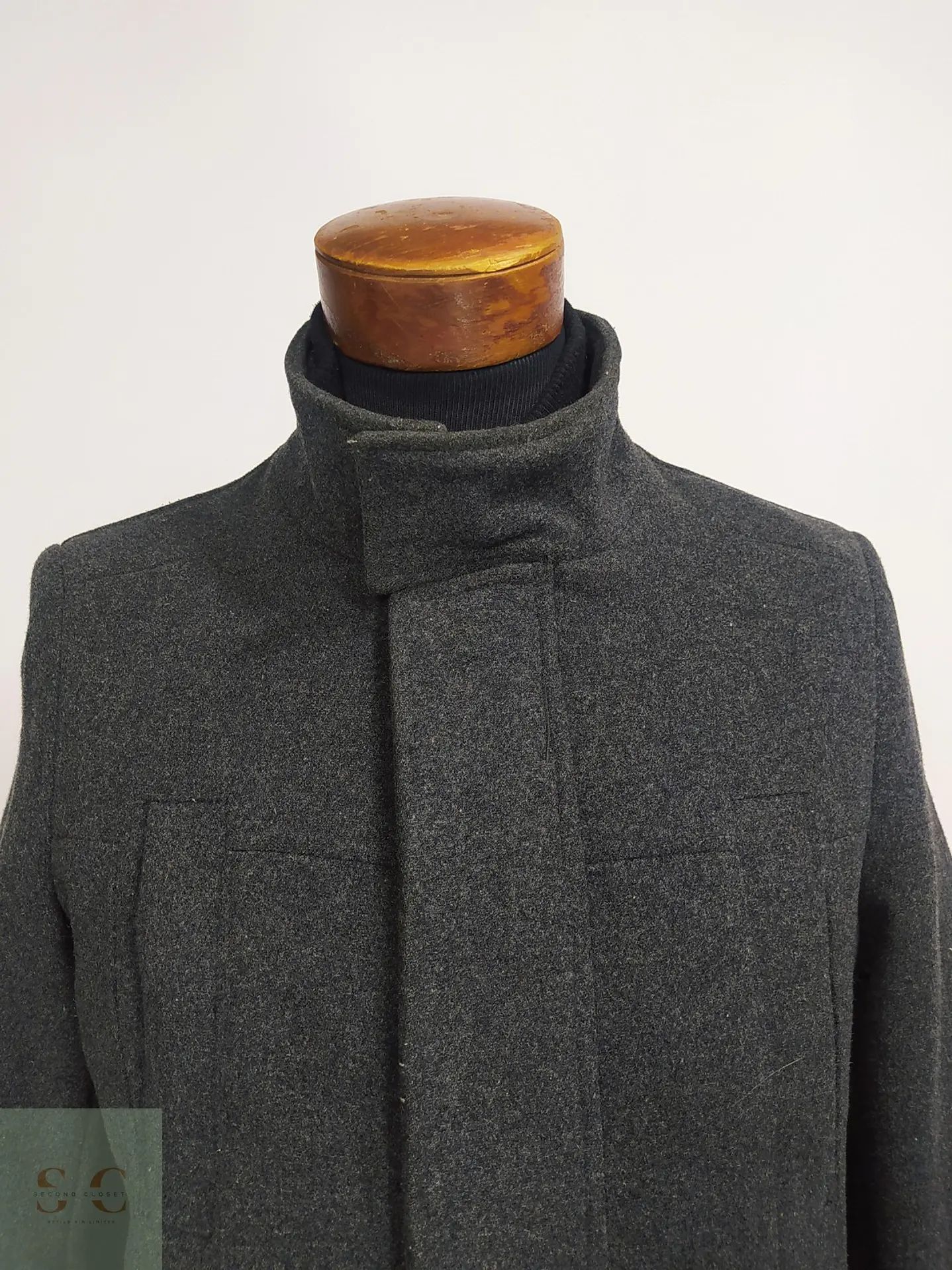 Abrigo Corto en Mezcla de Lana Gris Plomo con Cuello Alto Talla S 3