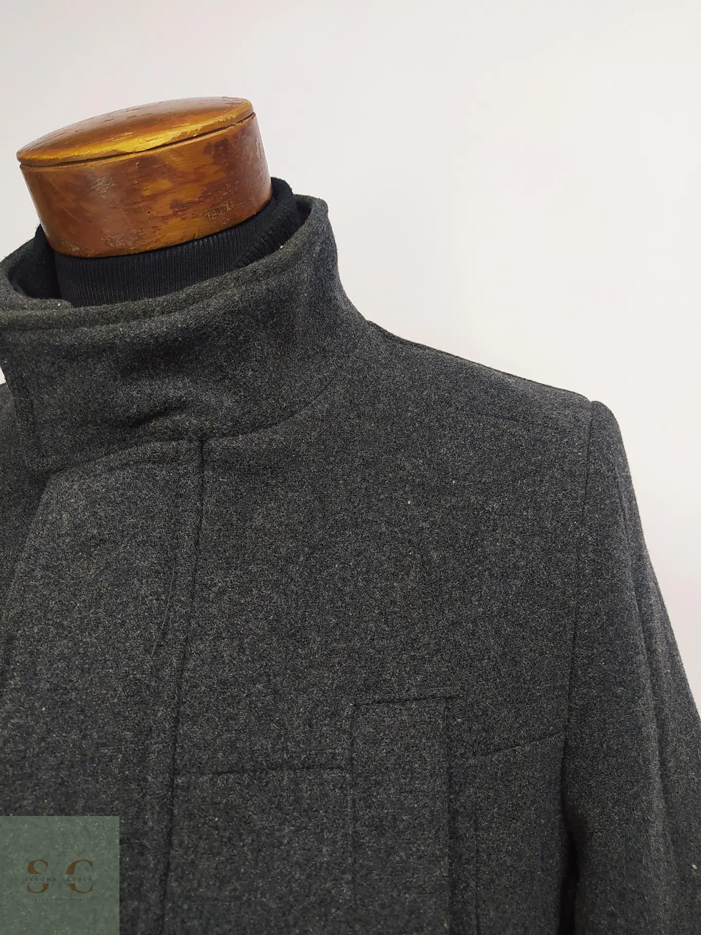 Abrigo Corto en Mezcla de Lana Gris Plomo con Cuello Alto Talla S 4