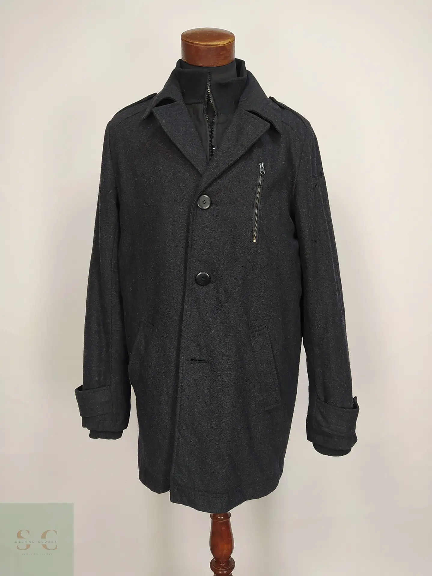 Abrigo de Lana Gris Plomo Basefield con Inserto de Cuello Alto Talla ML 1