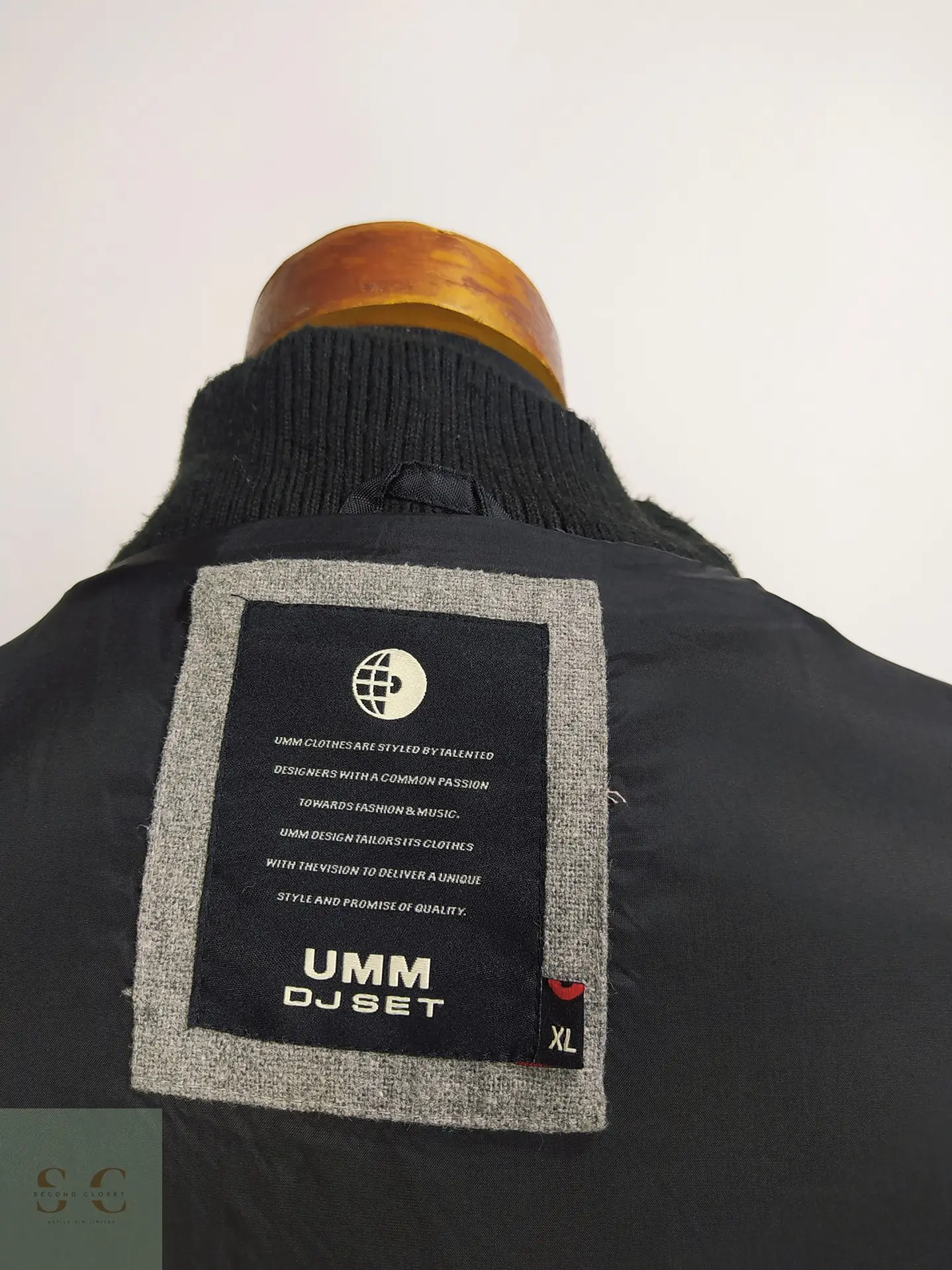 Chaqueta Acolchada Combinada Gris y Negra UMM DJ Set Talla L 12