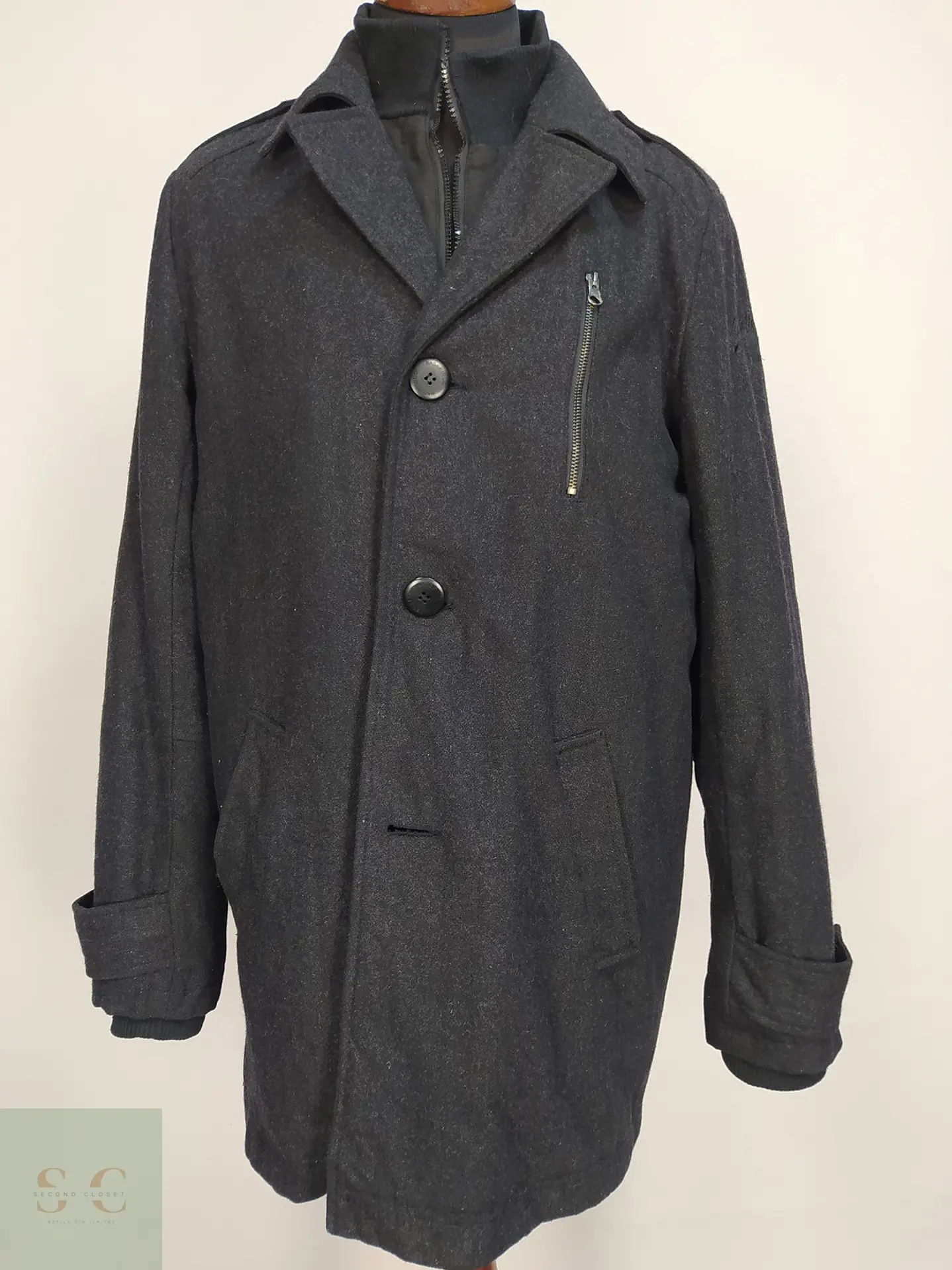 Abrigo de Lana Gris Plomo Basefield con Inserto de Cuello Alto Talla ML 2